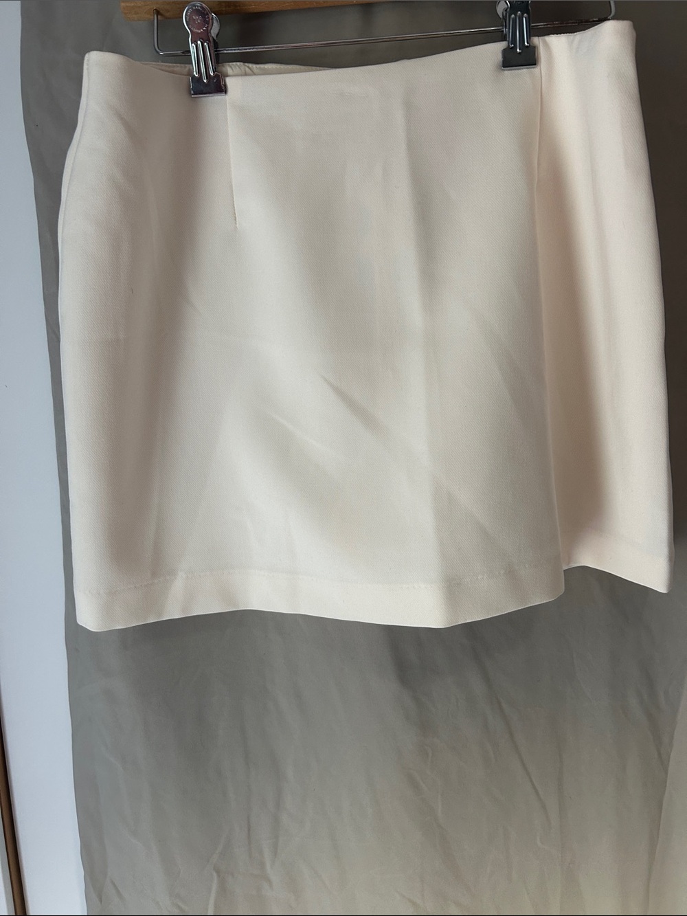 Double Zero Cream Mini Skirt - Clean A-Line- Size Large NWTs